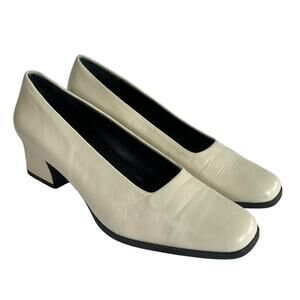 AEROSOLES Women's Size 6.5 Plaza Pump Cream Leather Upper Flexible Comfort